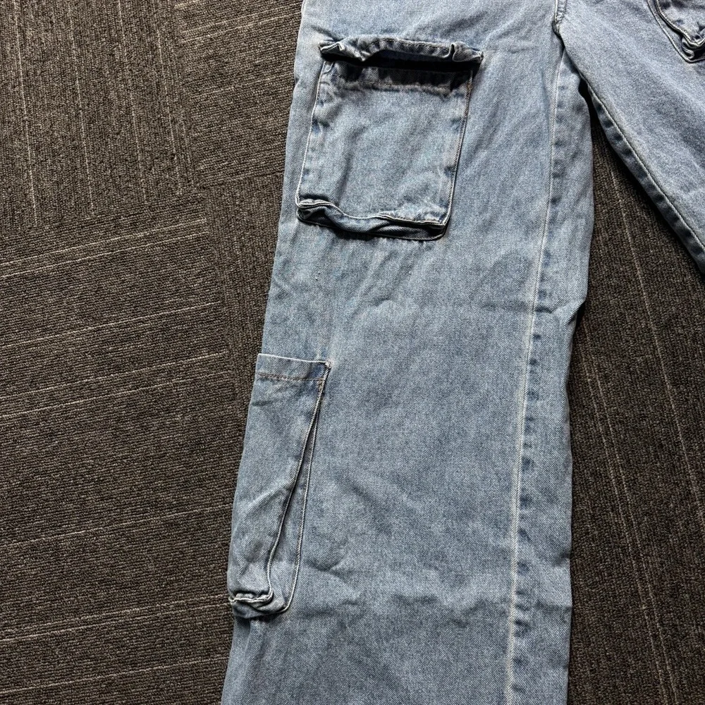 Women's RSQ Baggy Denim Cargo Jeans Light Wash Size 27x28 - Picture 3 of 7
